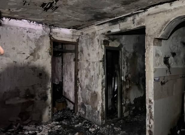 تصاویری از تلاش آتش‌نشانان برای مهار حریق یک منزل مسکونی در رشت