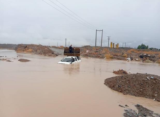 اعزام ماشین‌آلات سنگین صمت جنوب کرمان به مناطق سیل زده جیرفت