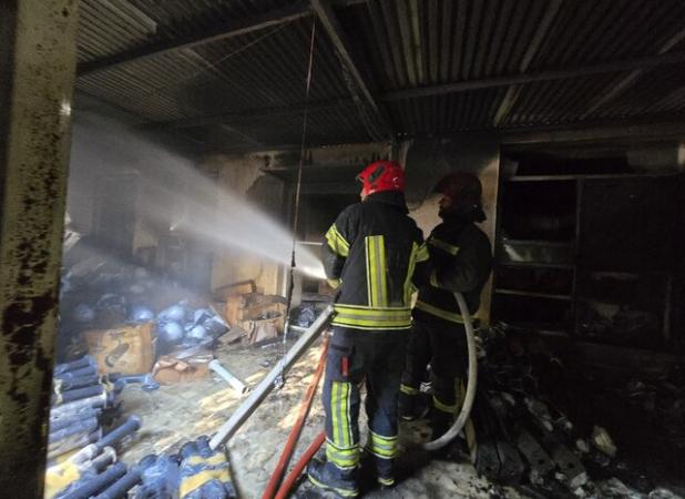 آتش‌سوزی انبار لوازم برقی در خیابان قاآنی شمالی شیراز مهار شد