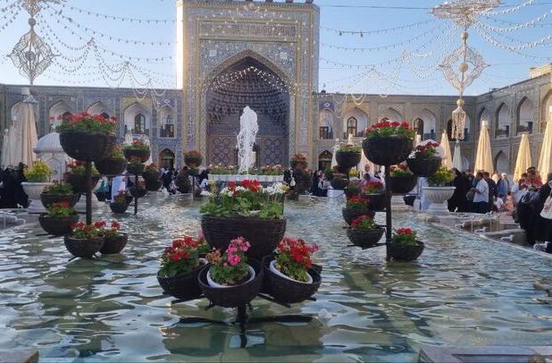 از نقاره زنی تا حال خوش زیارت همزمان با عید قربان در حرم رضوی