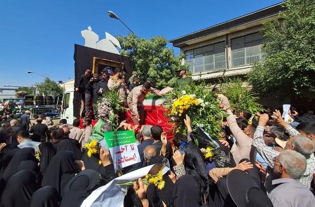 پیکر شهید غیب‌پرور بر دوش عاشقان ایثار و شهادت به معراج رفت