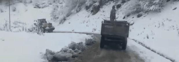 بازگشایی جاده‌های سوادکوه پس از بارش برف/ آماده‌باش ستاد مدیریت بحران