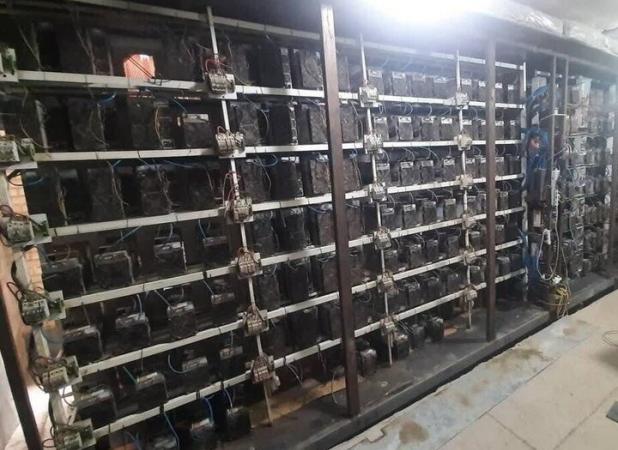 کشف ۴۲ دستگاه ماینر غیرمجاز در ساوه؛ مصرف برق معادل ۷۰۰ خانوار