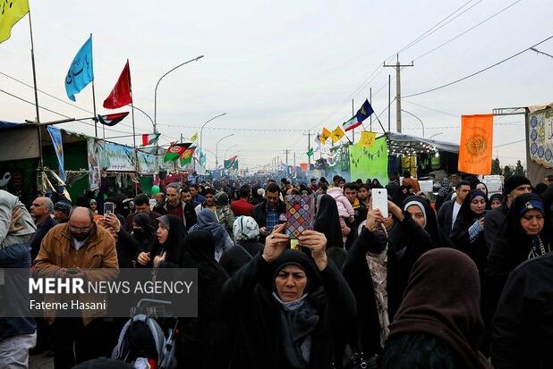 رسیدن جمعیت اجتماع «انا علی العهد» به مسجد جمکران