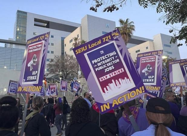 اعتصاب گسترده در لس‌آنجلس آمریکا خدمات شهری را مختل کرد