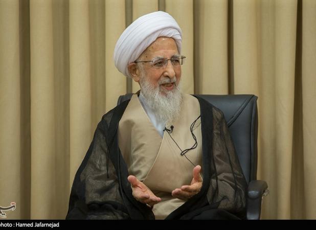 عالم بی‌عمل گرفتار دشمن داخلی است