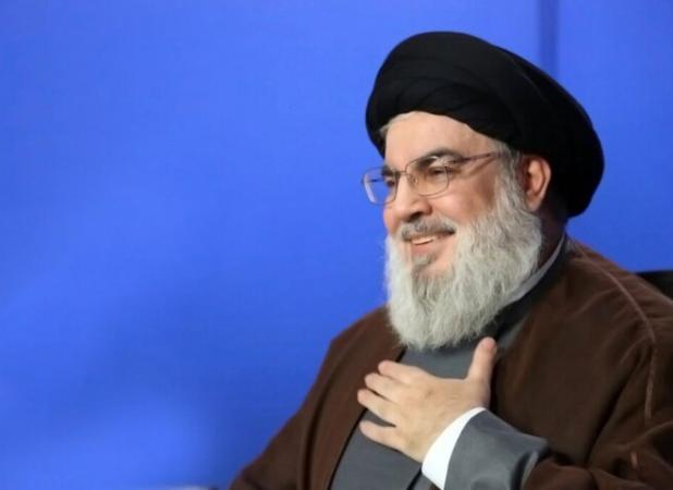 تصویر منتشر نشده سید حسن نصرالله در مسجد جمکران