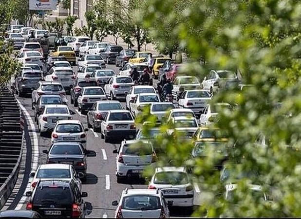 تردد پر حجم و سنگین در اکثر معابر و بزرگراه‌های پایتخت