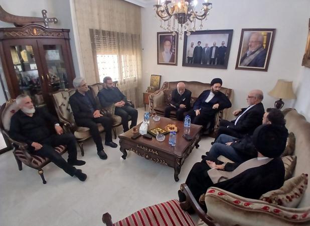 دیدار نوه امام راحل(ره) با خانواده شهید نصرالله+تصاویر