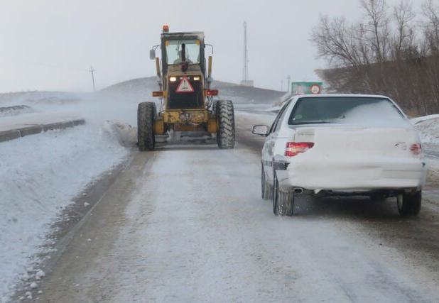 برف‌روبی ۸۰۰۰ کیلومتر باند جاده‌ای در همدان/بازگشایی ۶۸ راه روستایی