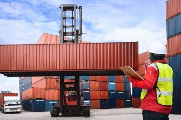 موانع صادرات استان مرکزی، از کمبود سرمایه در گردش تا چالش‌های ارزی و تأمین مواد اولیه