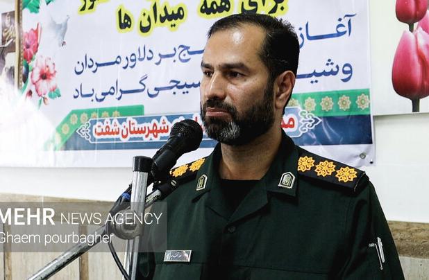 بسیج در حوادث مختلف کنار مردم بوده است