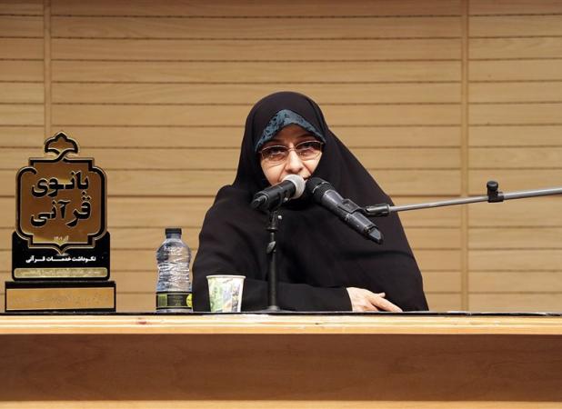 معاون رئیس‌جمهور پیشنهاد کرد: رونمایی از آثار قرآنی بانوان در حرم امام علی (ع)