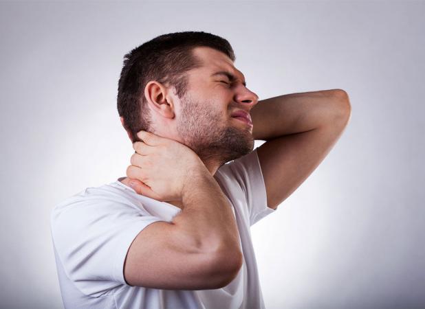 چرا به گردن درد دچار می‌شویم؟ علل و روش‌های پیشگیری