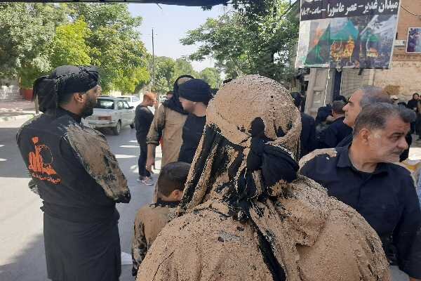 سنت گل مالی کردن عزاداران حسینی درکرمانشاه+فیلم