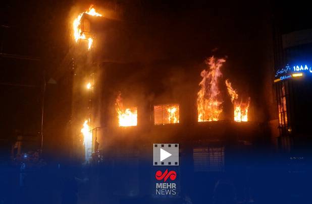 تصاویری دیده نشده از حمله آشوبگران و آتش زدن بانک‌ها در تهران