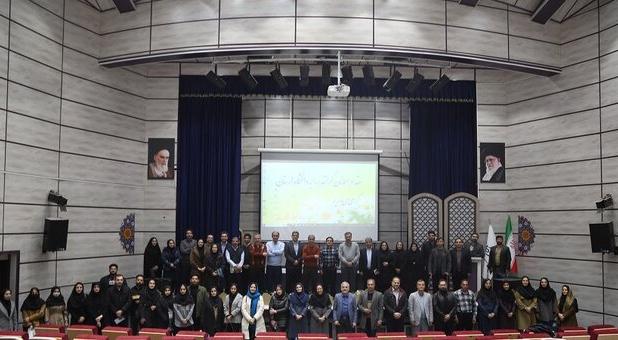 رئیس دانشگاه لرستان: گسترش ارتباطات علمی، باعث افزایش تولید علم و دانش می‌شود