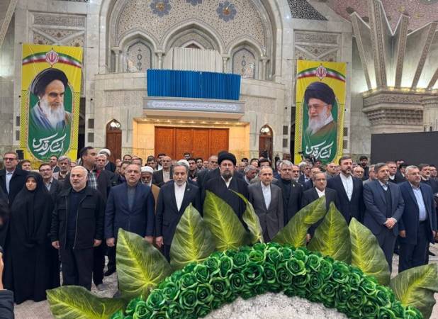 تجدید میثاق عراقچی و کارکنان وزارت امور خارجه با آرمان‌های امام و شهدا