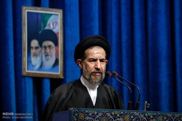 مهار تورم مساله اصلی مسئولان و فعالان اقتصادی باشد