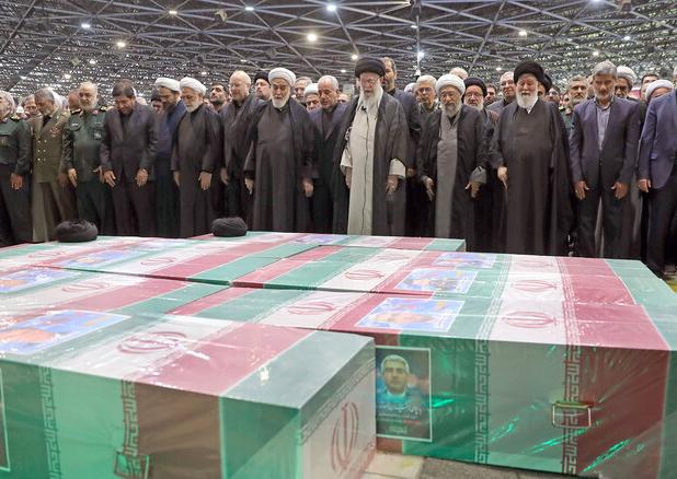 رهبر انقلاب چه دعاهایی در نماز بر پیکر شهیدان خدمت خواندند؟