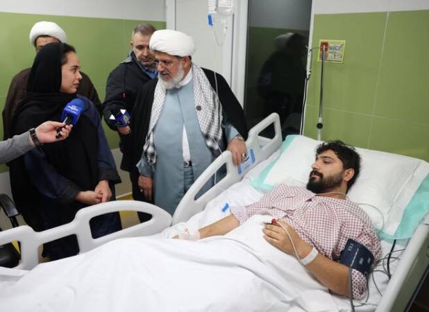 حضور نمایندگان رهبر انقلاب در منازل تعدادی از جانبازان سرافراز ️