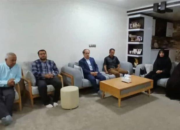 شهدا چراغ مسیر خدمت به مردم هستند