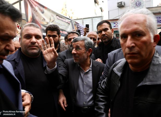 تصاویری از مراسم ختم خواهر احمدی‌نژاد در نارمک