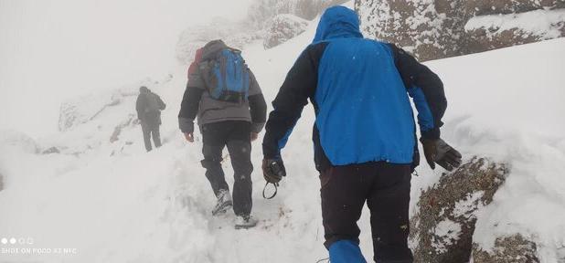 نجات کوهنورد ۴۲ ساله از ارتفاعات برفی الوند