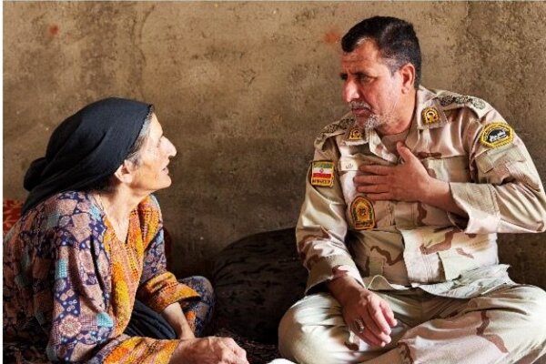 دلجویی جانشین مرزبانی سیستان و بلوچستان از بانوی حادثه دیده مرز میلک