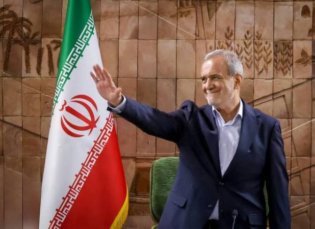 تقدیر رئیس‌جمهور از فرمانده و خدمه ناوشکن دنا و زیردریایی فاتح