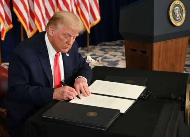 ممنوعیت کامل ورود اتباع ۷ کشور جدید به آمریکا