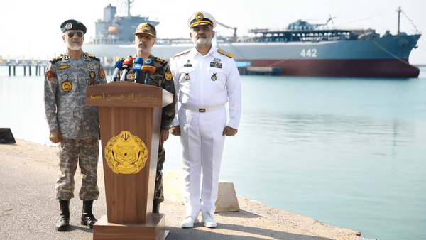 فرمانده کل ارتش: آماده‌ پاسخ کوبنده‌ به دشمن هستیم