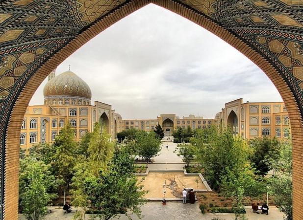 حوزه علمیه؛ پایگاه نشر معارف قرآن و اهل بیت (ع)