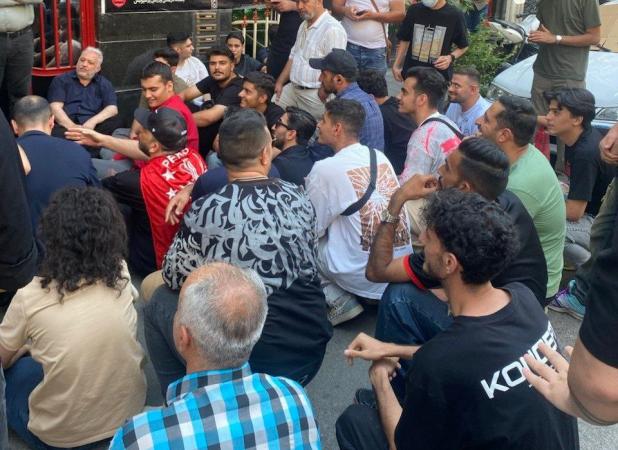 هواداران پرسپولیس مقابل باشگاه تحصن کردند
