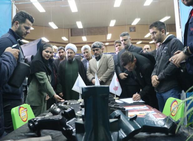 اولین نمایشگاه کار و هدایت شغلی در دانشگاه شهید مدنی برگزار شد