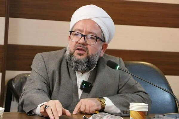 روحانی اهل سنت: حضرت فاطمه(س) الگویی برای زندگی متوازن در جهان آشفته است