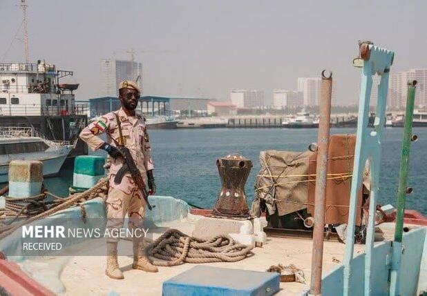 هشدار قاطع مرزبانان میناب به نفت‌کش خارجی در خلیج فارس