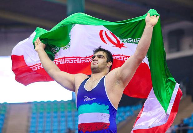 میرزازاده با ۱۱ کیلو کمتر مقابل غول‌های کشتی جهان!