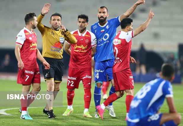 آمار قضاوت وحید کاظمی برای استقلال و پرسپولیس/ همه چیز برابر به جز پنالتی‌ها