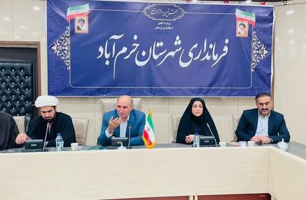 راهبرد دشمن ایجاد جدایی بین مردم و مسئولان است