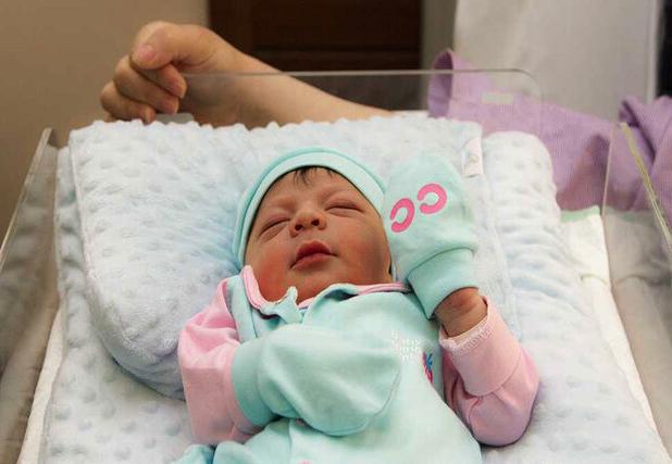 زایمان طبیعی در بیمارستان‌های دولتی برای تمامی مادران ایرانی رایگان است