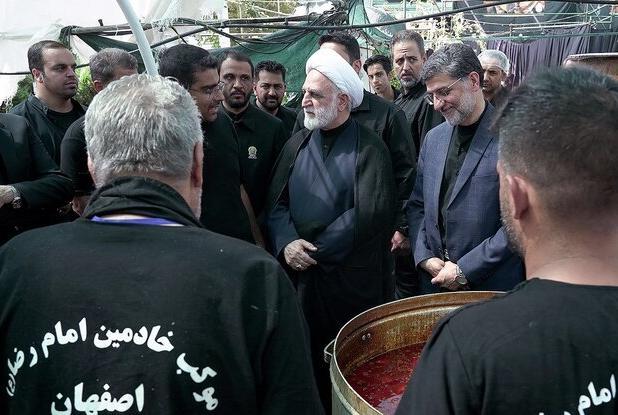حضور رئیس قوه قضاییه در موکب اصفهانی‌ها در جوار حرم رضوی