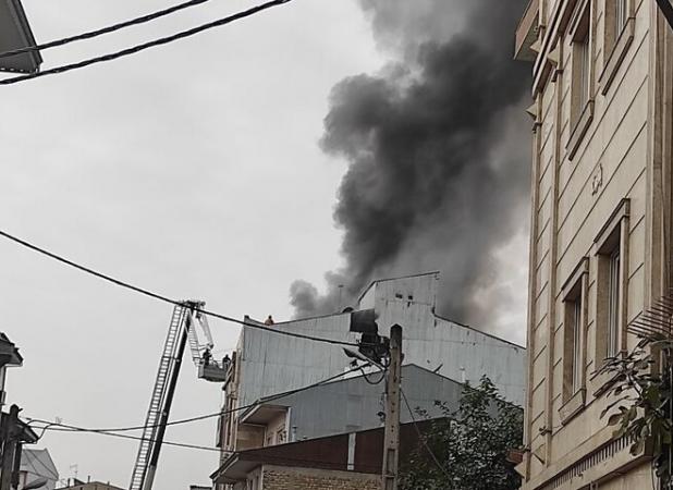 آتش‌سوزی مهیب یک ساختمان مسکونی در محله لب آب رشت