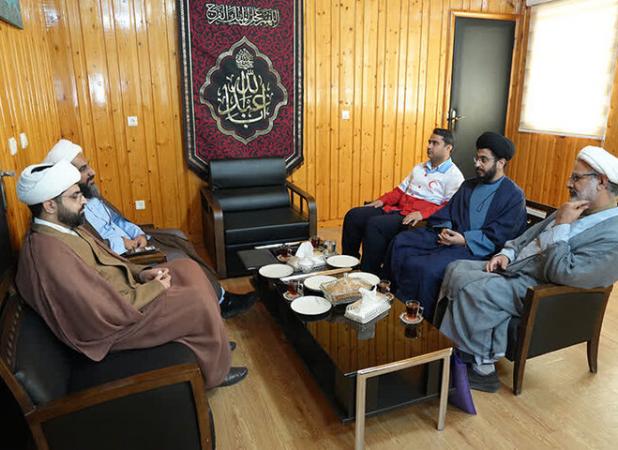 کتبیه «هم‌عهدی» به مدیرعامل هلال احمر بوشهر اهدا شد