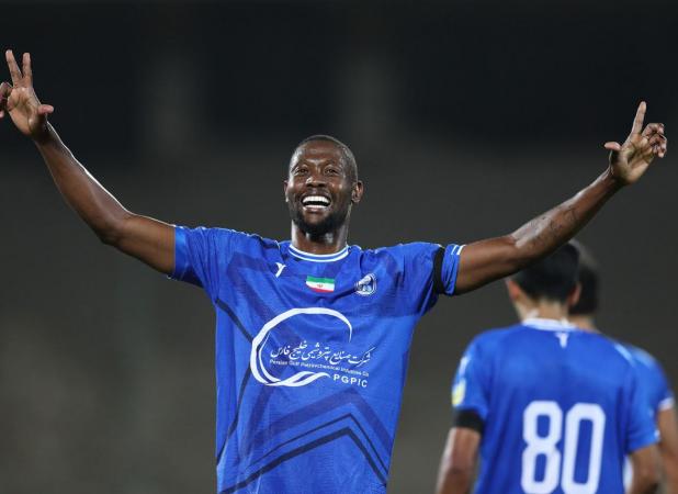 دل این بازیکن خارجی همچنان با استقلال است!