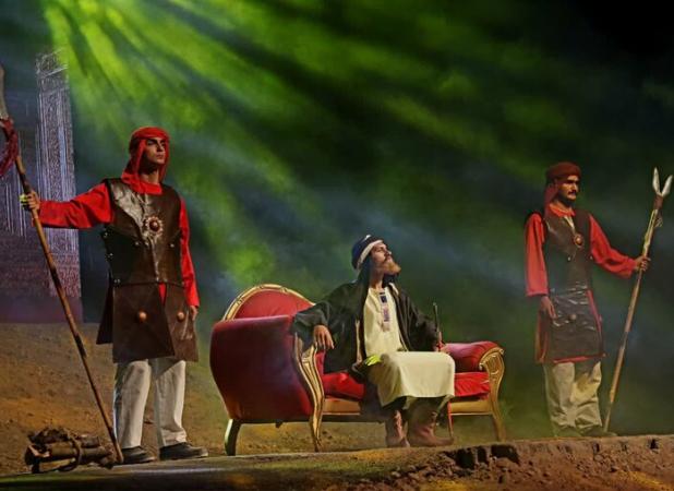 گوشه ای ازشب اول برنامه میدانی سرزمین خورشید