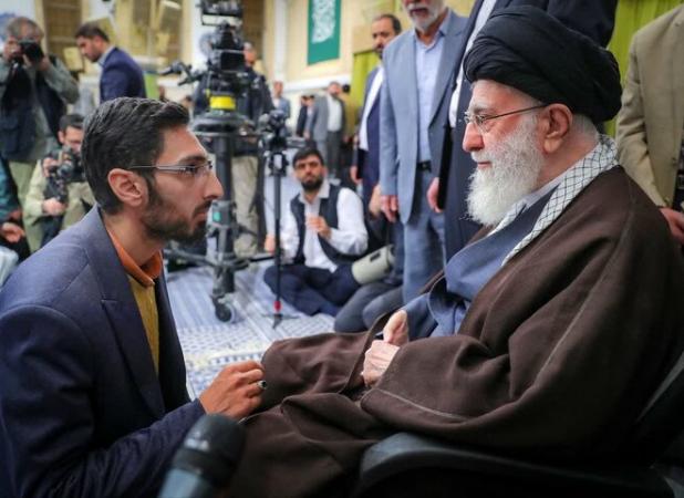 قله نزدیک است، یاری کن امام عصر را