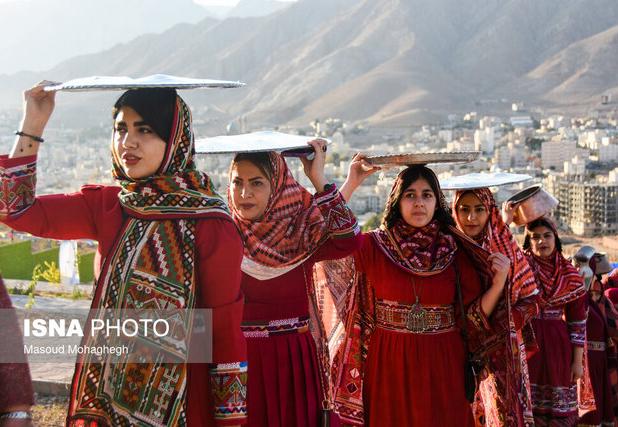 یلدای سنگسری‌ها از مهمانی در اولین یلدای نامزدی تا گره‌گشایی زیبا از گرفتاری فامیل