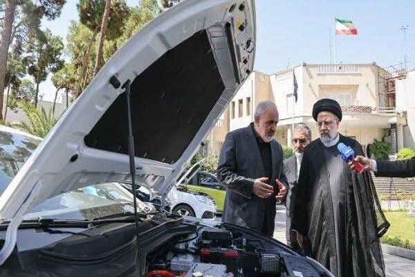 بازدید رئیس جمهور از خودروهای برقی هیبریدی