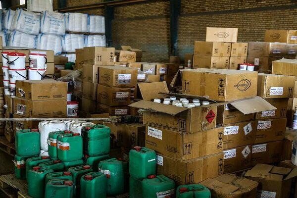 انبار احتکار روغن موتور خودرو در بوشهر شناسایی شد